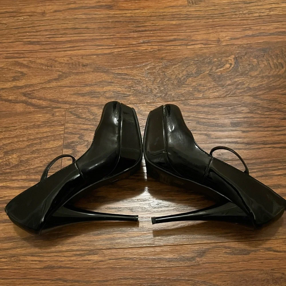 HERSTYLE GLOSSY BLACK BUCKLE STRAP HEELS
